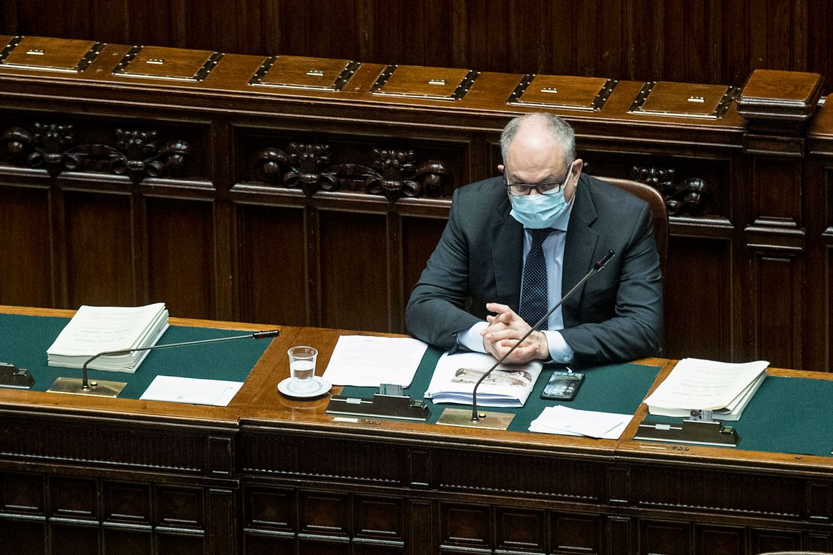 Gualtieri e i giornali amici del pateracchio giubilano per il Pil che crolla del 12,4%