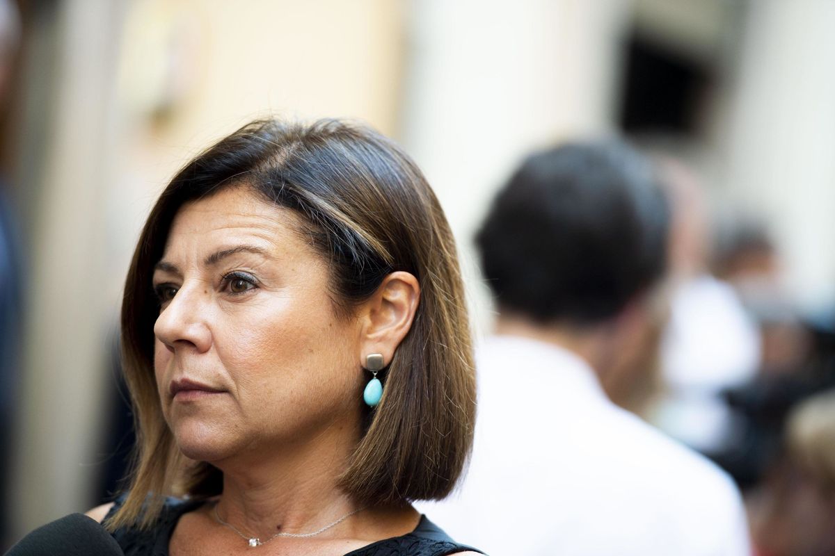 Il governicchio deraglia sui treni. Torna il distanziamento nei vagoni