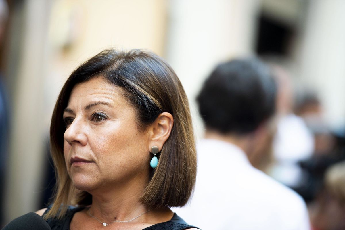 Il governicchio deraglia sui treni. Torna il distanziamento nei vagoni