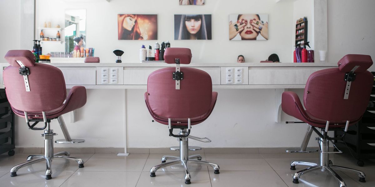 Why Tipping Your Hair Stylist Should Be A Part Of Your Budget
