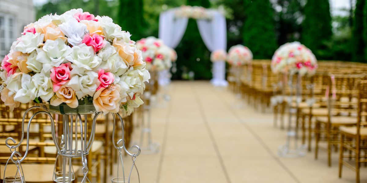 One Photographer Reminds Us Why An "Unplugged Wedding" Should Be A Rule