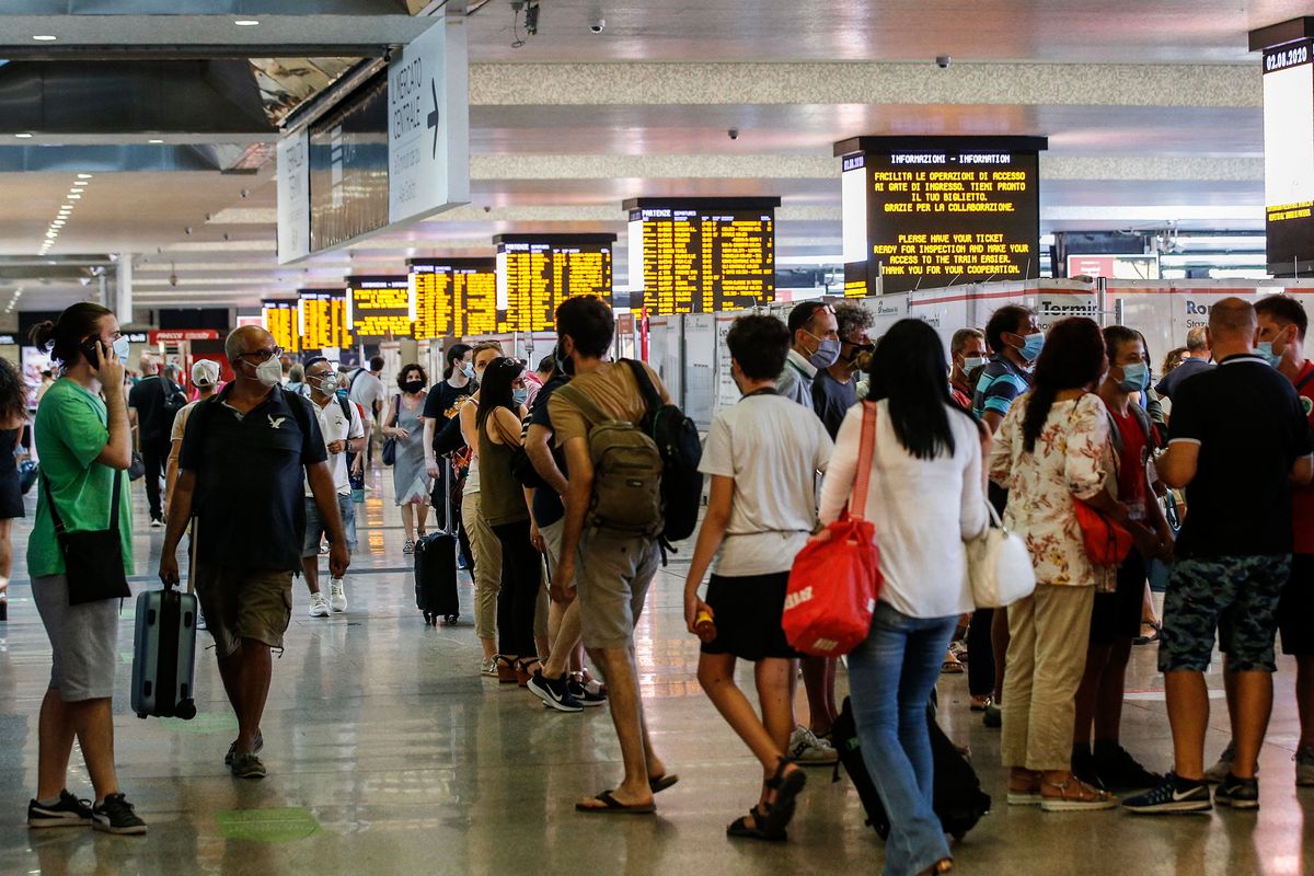 Domenica di caos sui treni della Speranza