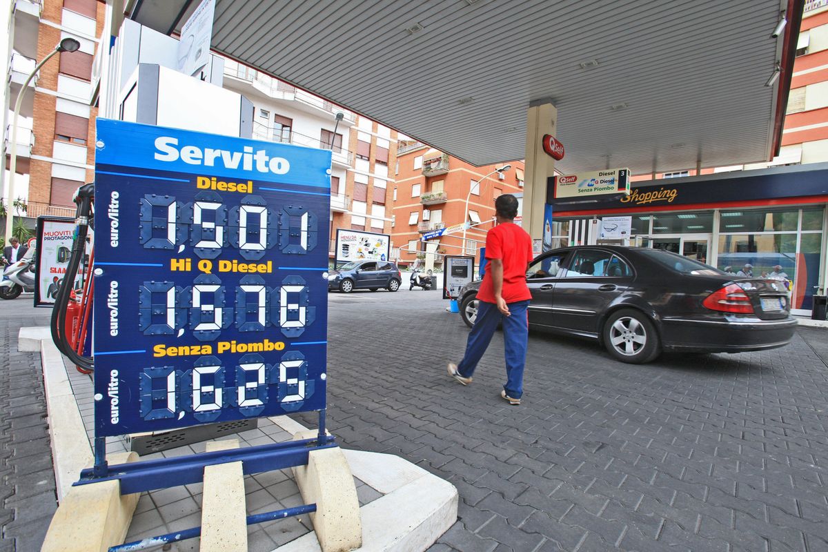 Proroga licenziamenti e Cig. E una mazzata da 5 miliardi sul diesel: lo vuole l’Europa