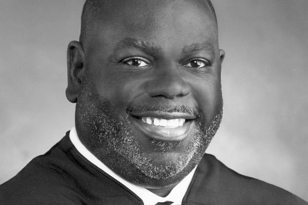 Mississippi Judge Begs Supreme Court To Fix Its Made-Up 'Qualified Immunity' Sh*t