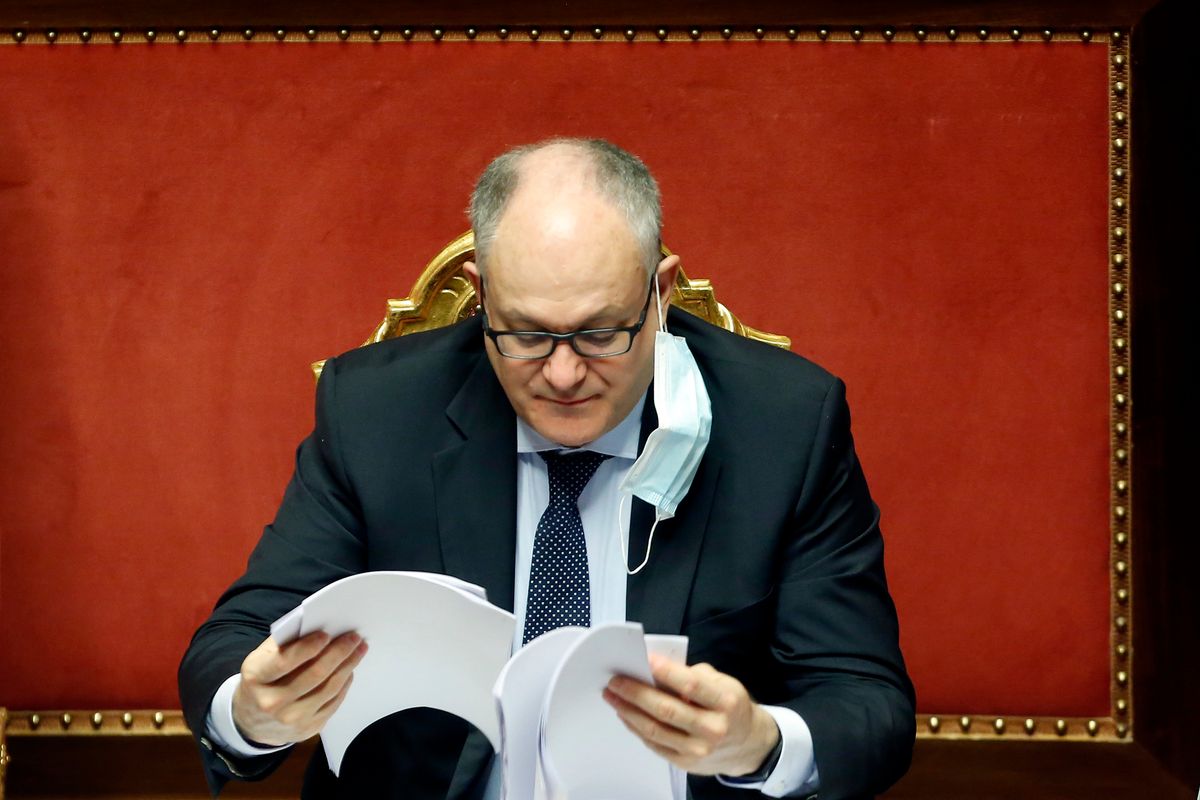 Su Aspi Gualtieri sceglie la fuga