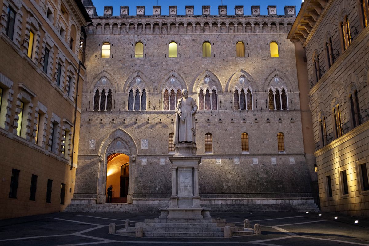 Mps chiude il semestre in rosso e con richieste danni per 10 miliardi