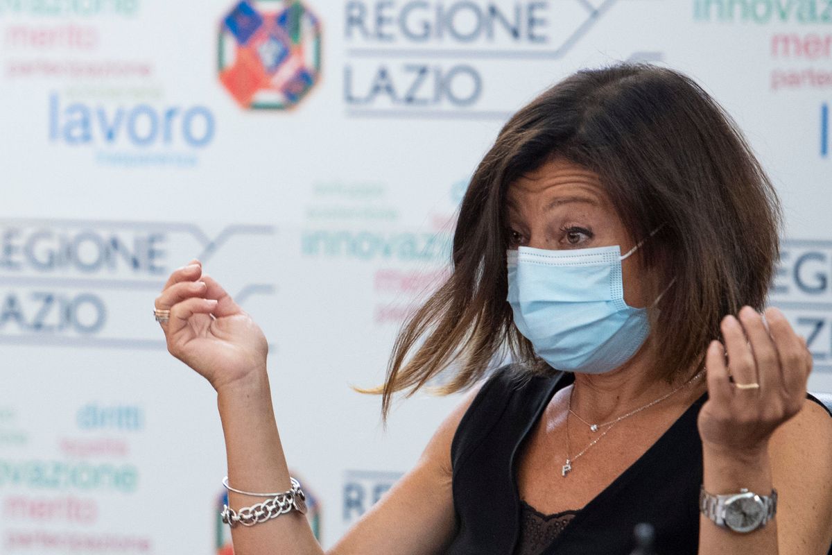 La De Micheli delira. «Pista ciclabile tra Sicilia e Calabria»