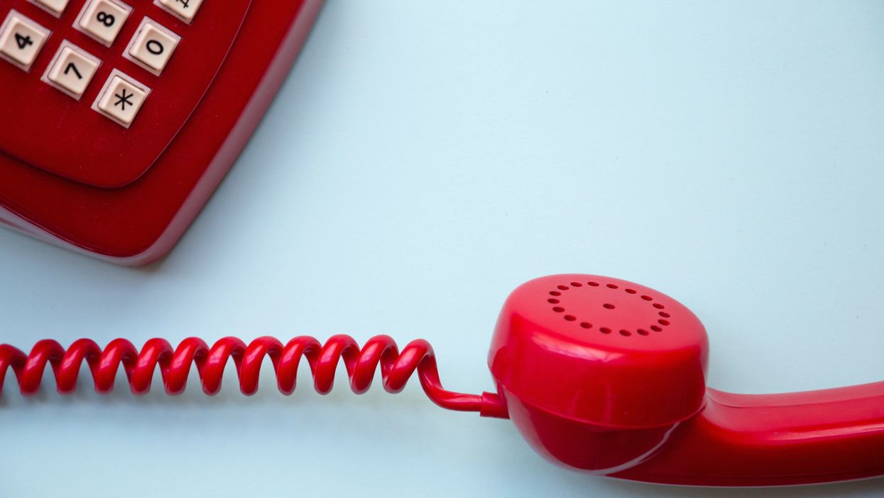 911 Operators Describe How They Handle Calls From Typical 'Karen' Types