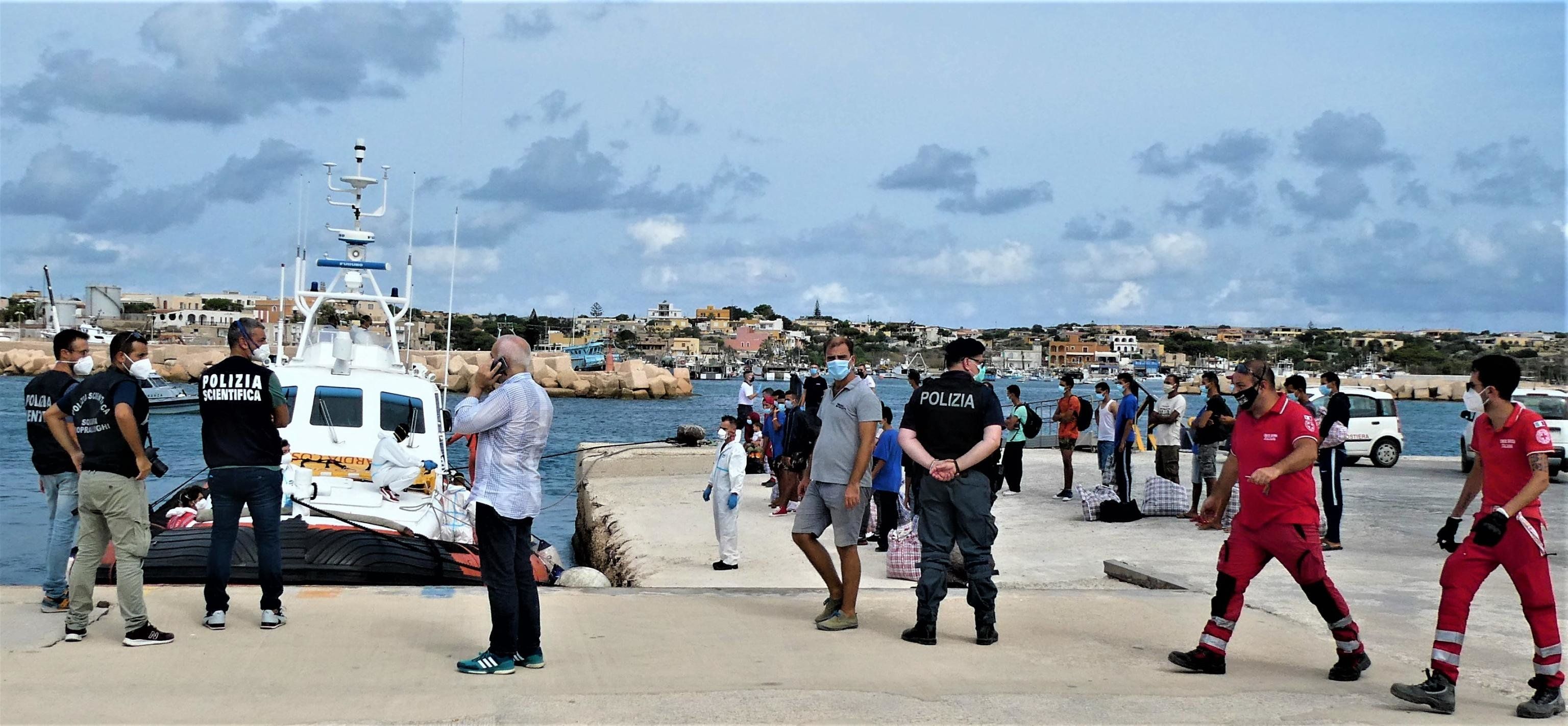 Smistano i migranti in mezza Italia. Allora gli sgravi fiscali li diano a tutti