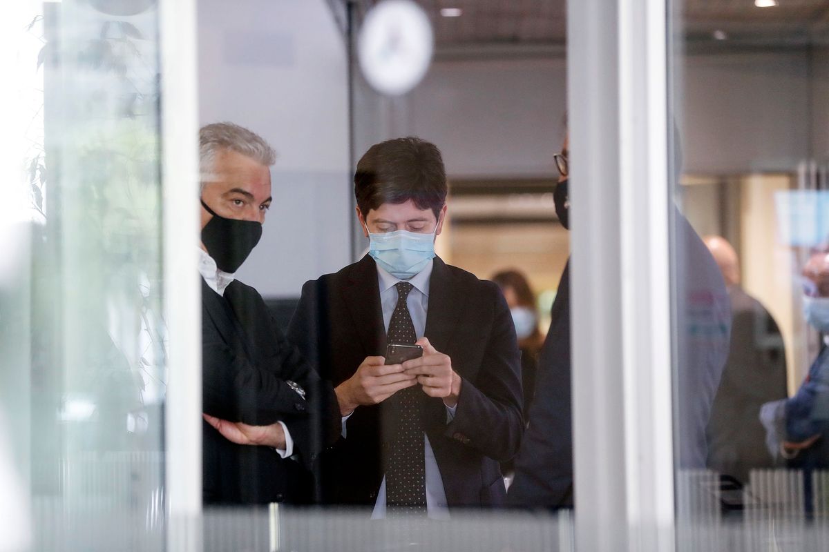 Arcuri si nasconde dietro i banchi fantasma