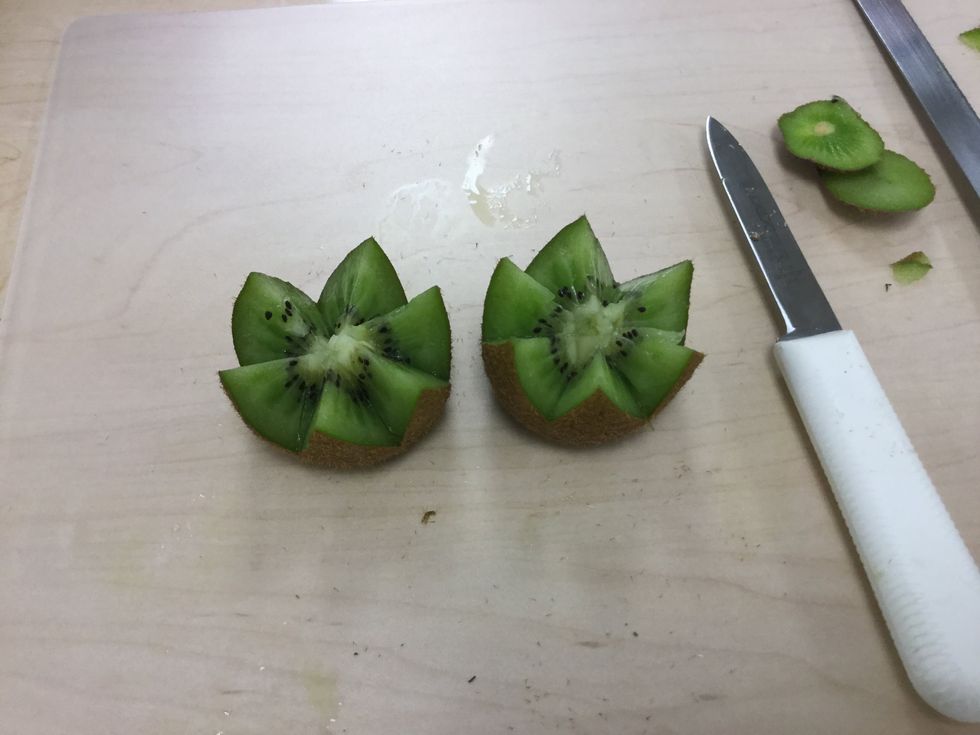 How to kiwi lotus flower garnish B+C Guides