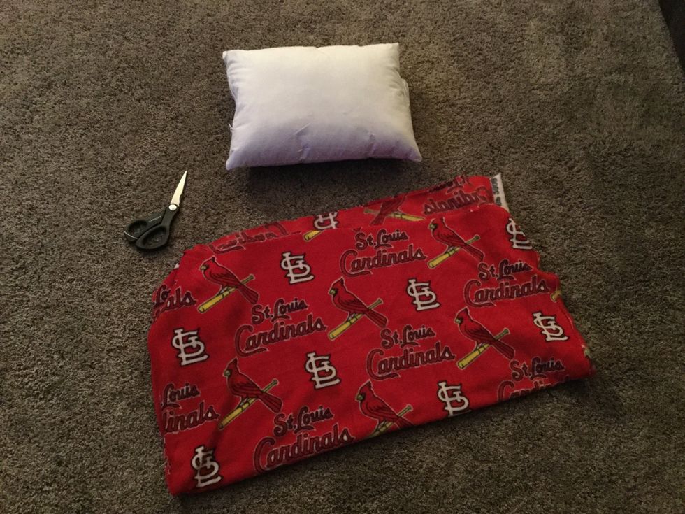 How to make a fleece knot pillow B+C Guides