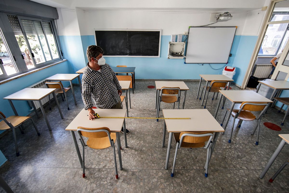 Le aziende che hanno vinto la gara per i banchi a rotelle: «La Nexus? Mai sentita»