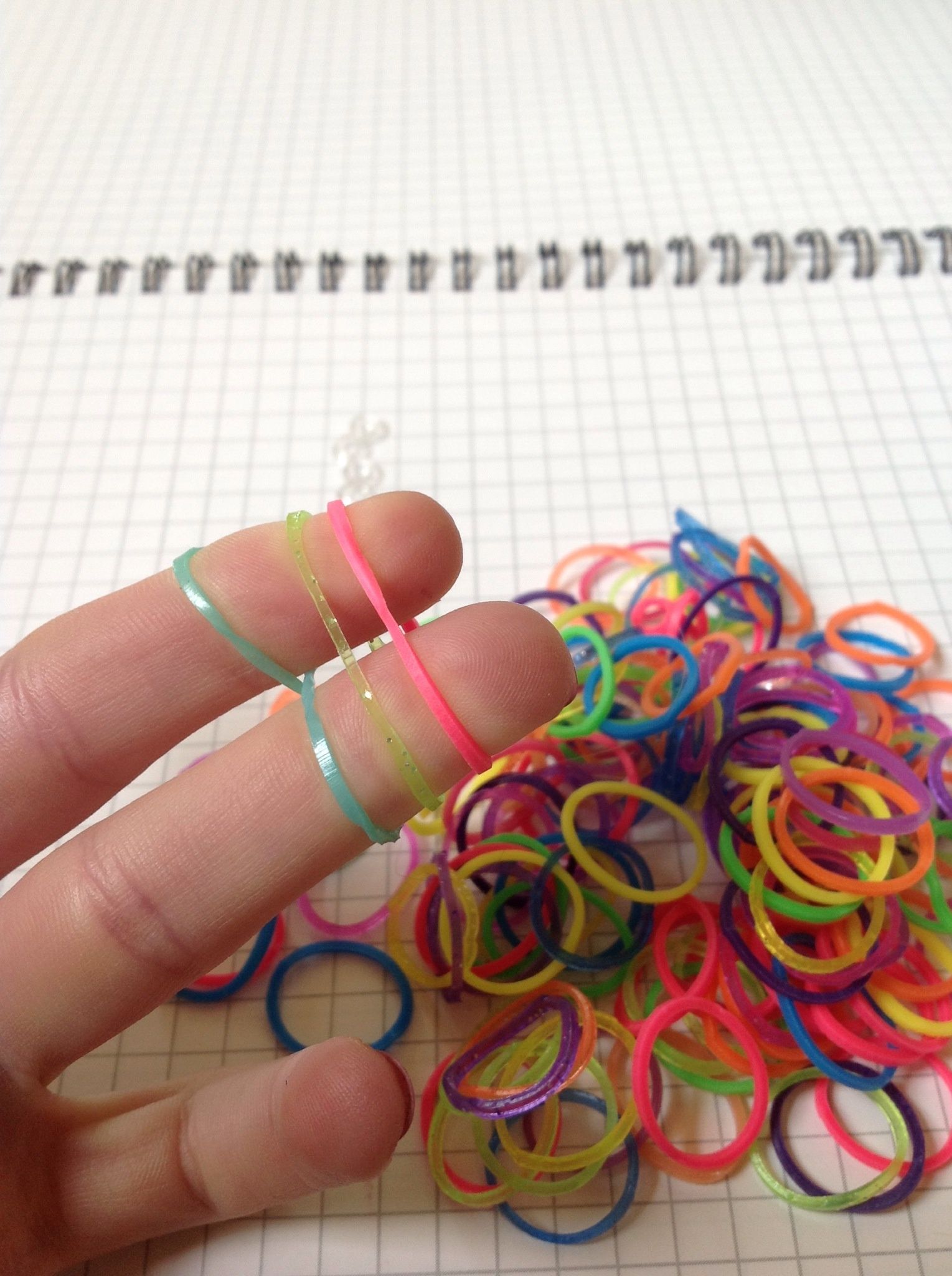 cool things to make with loom bands on your fingers