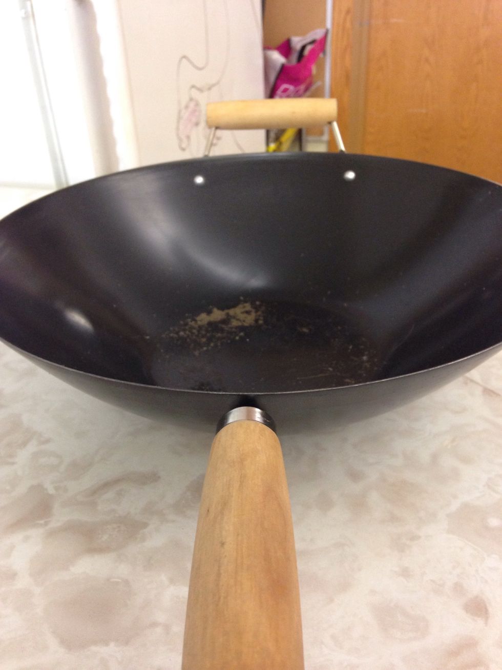 Un wok est utilisé pour cuire les sauté. Je peux utiliser un wok pour faire des sautés.