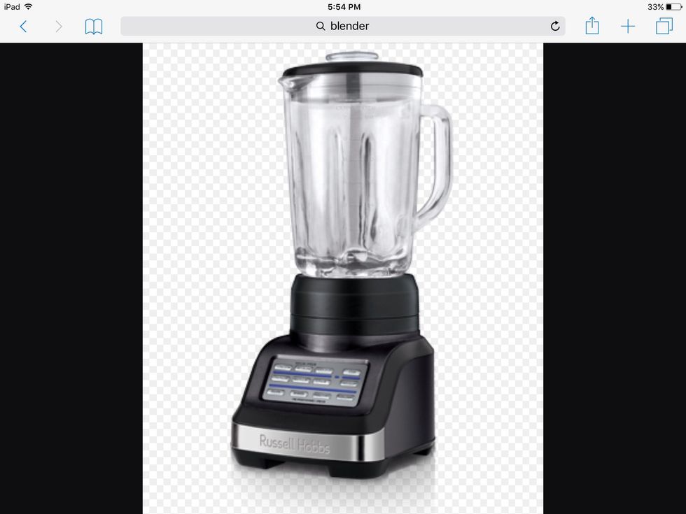 Un mélangeur est utilisé pour mélanger les ingrédients pour faire des boissons. Je peux l'utiliser pour faire des smoothies.