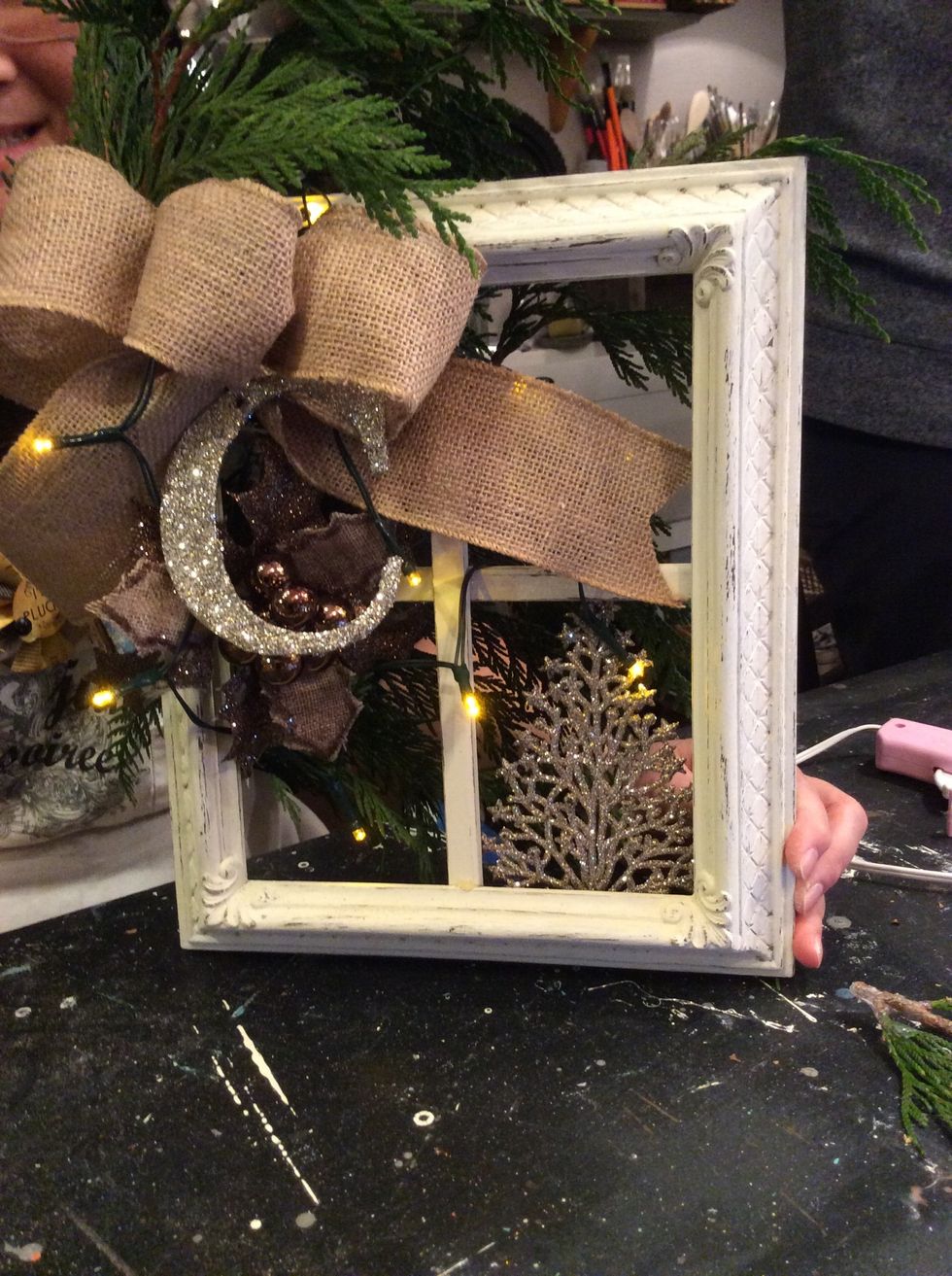 How to create a window frame wreath B+C Guides
