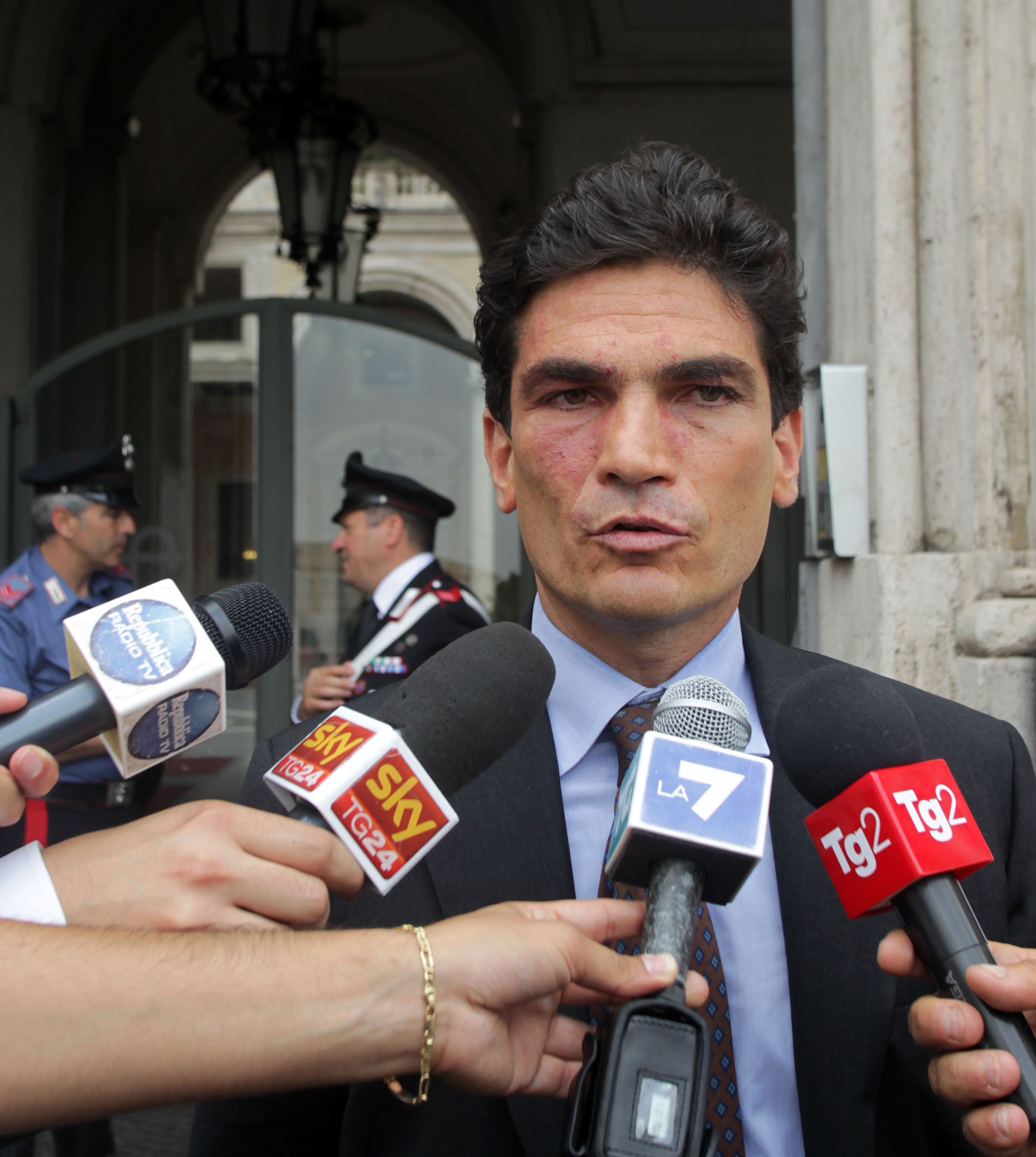 La Regione Lazio paga 500.000 euro e promuove l’avvocato anti Casta