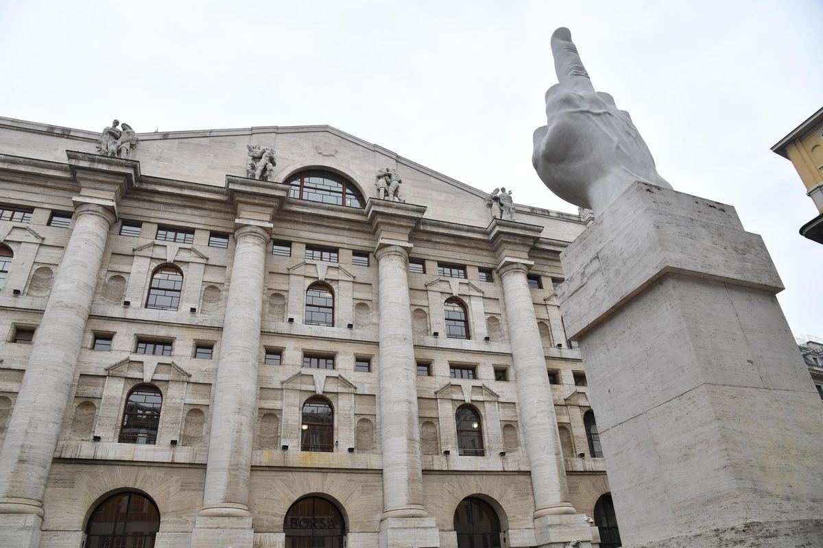 Mentre Roma litiga solo per le poltrone, la Svizzera è pronta a papparsi la Borsa