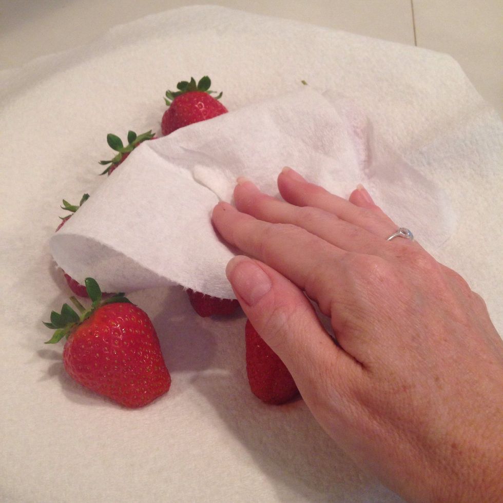 How to clean strawberries to last longer B+C Guides