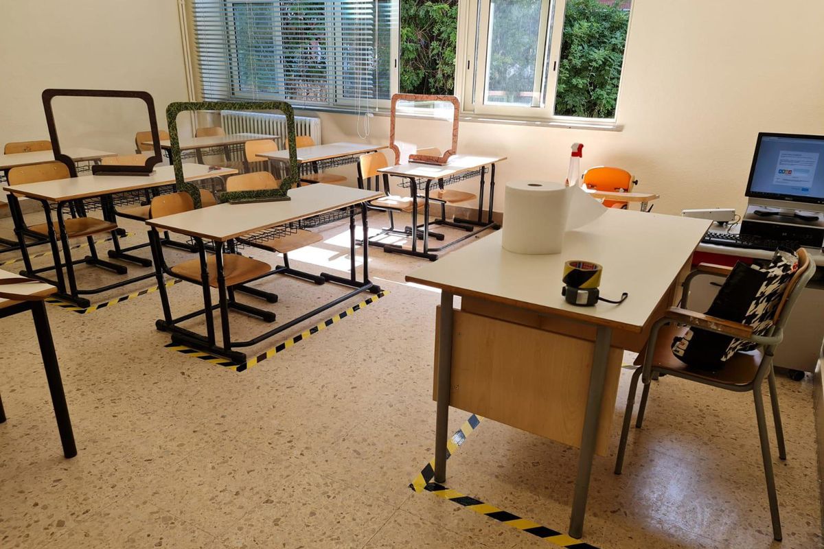 Banchi, docenti, aule e Dpi. La ripartenza è azzoppata e sette regioni la rinviano