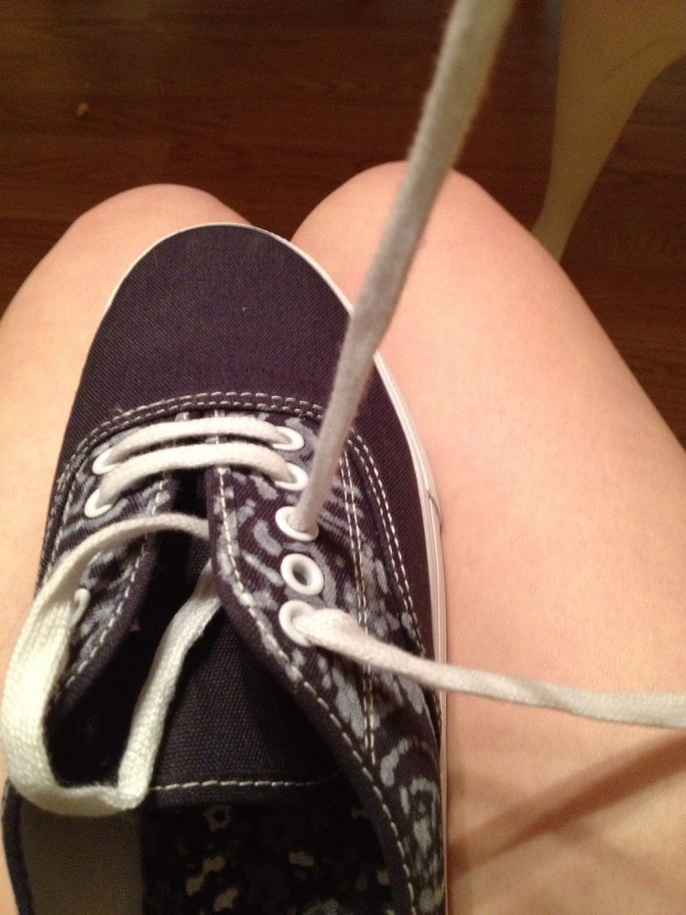 How to lace a shoe hidden knot style - B+C Guides