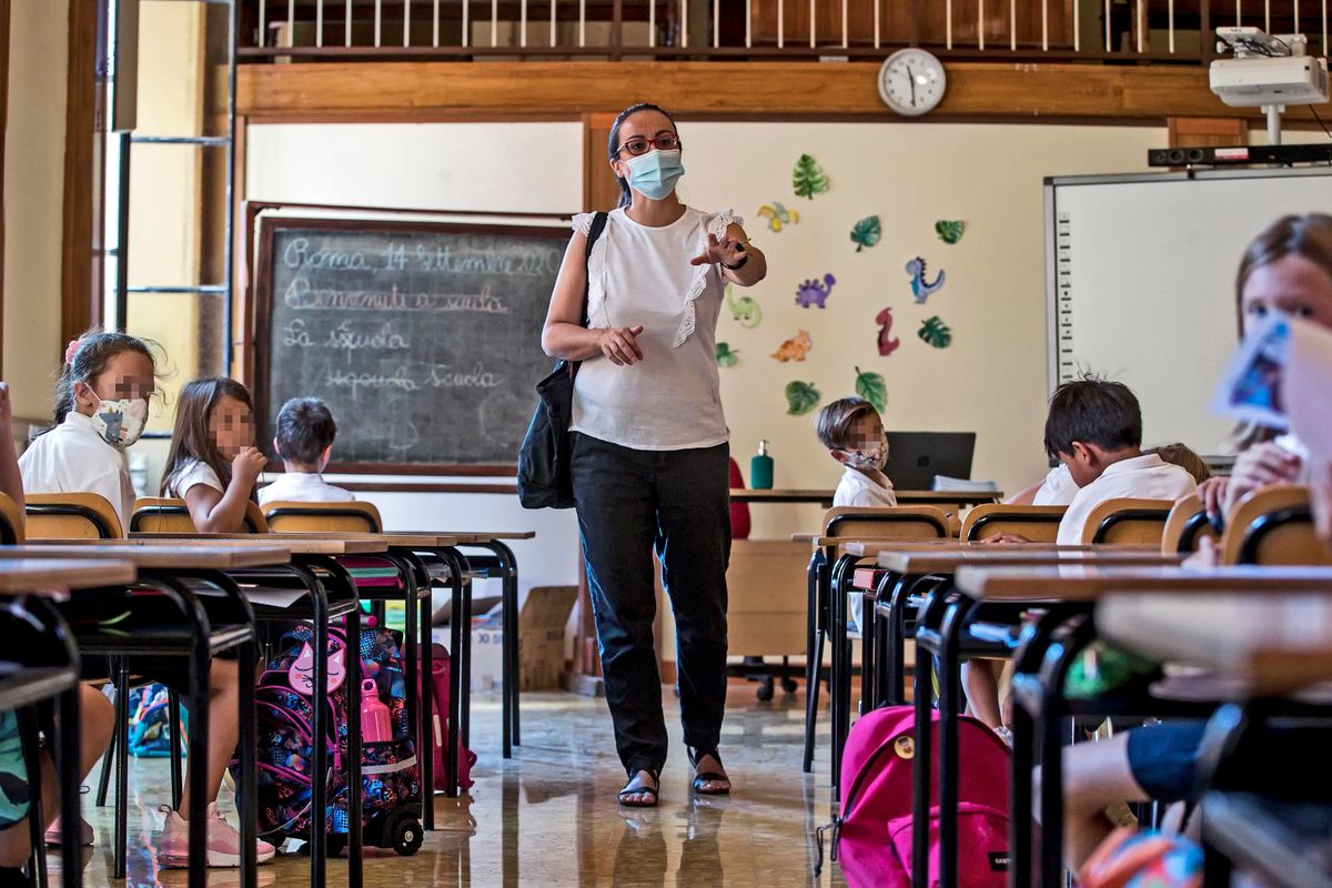 La scuola riapre per finta. È suonata la campanella, ma mancano ancora i docenti