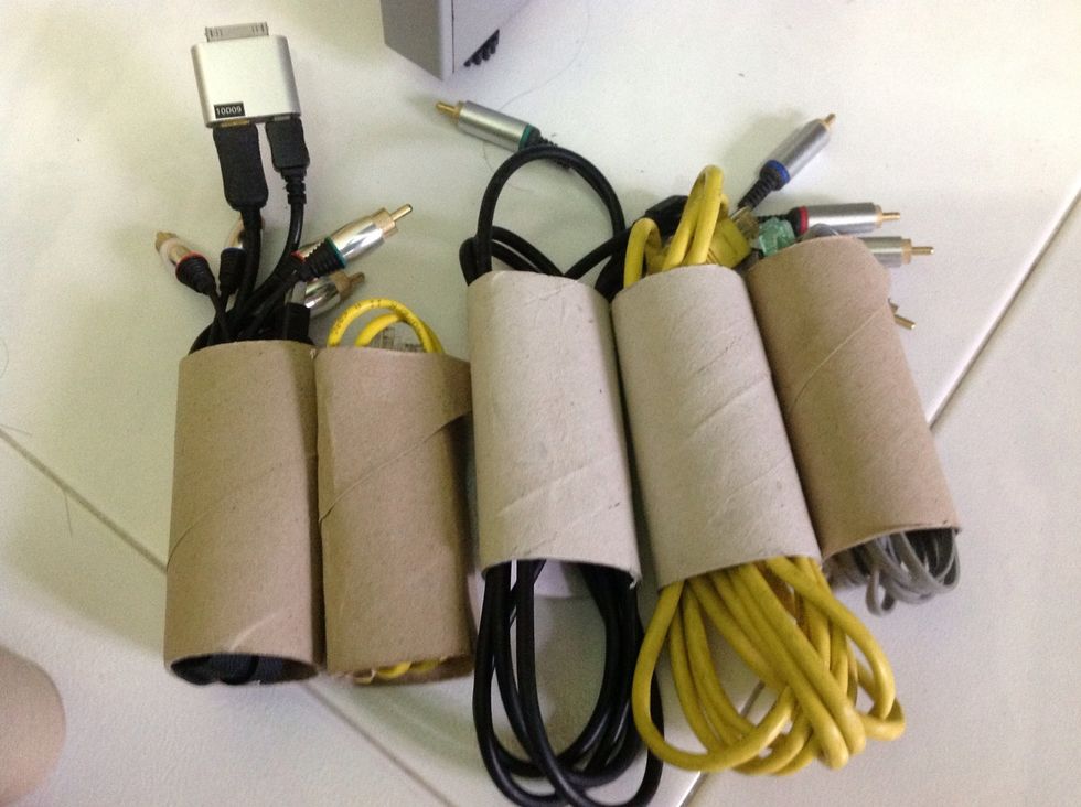 how-to-tidy-up-cables-using-toilet-rolls-b-c-guides