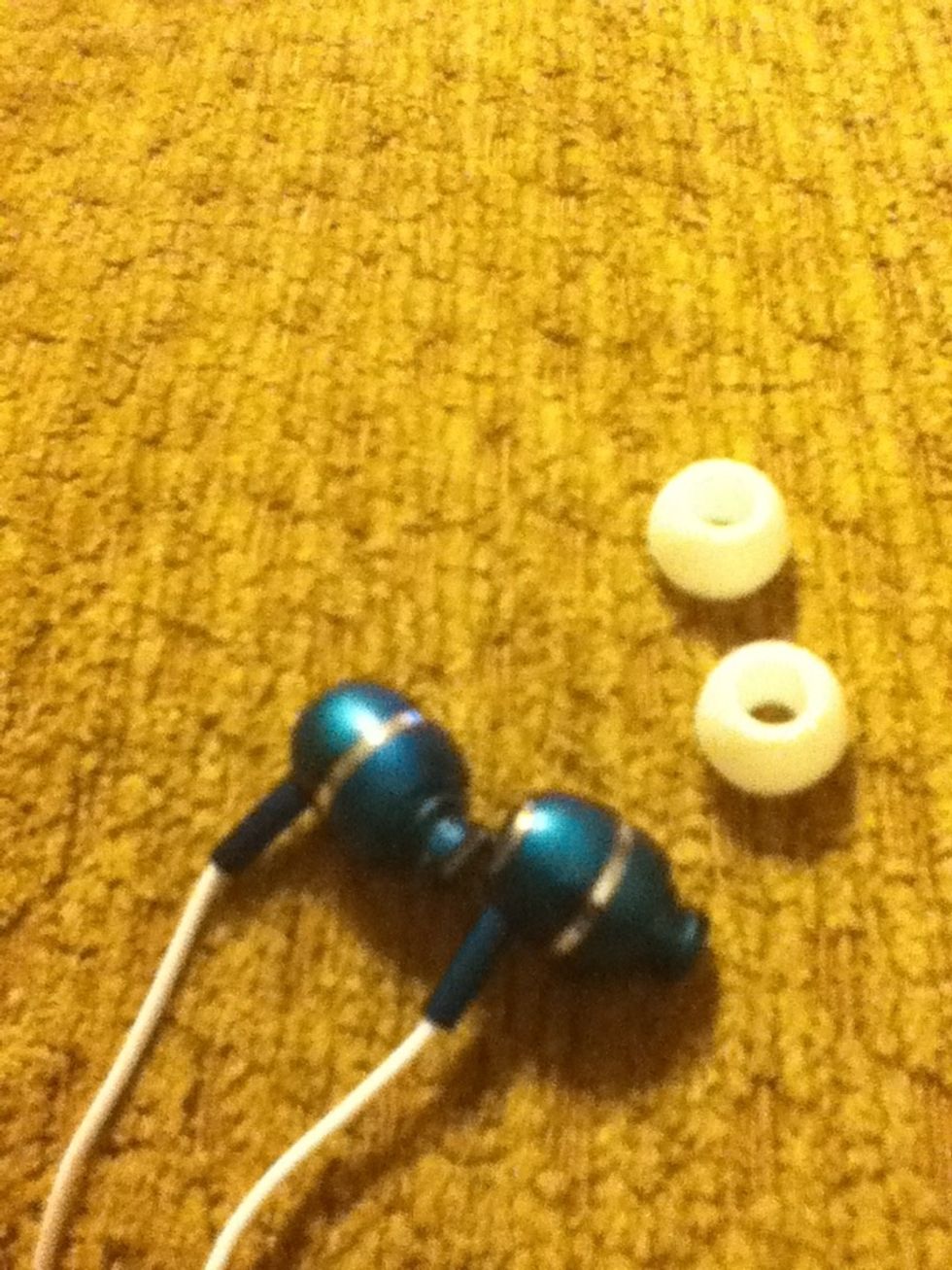 How to make earbuds fit in your ears better B+C Guides