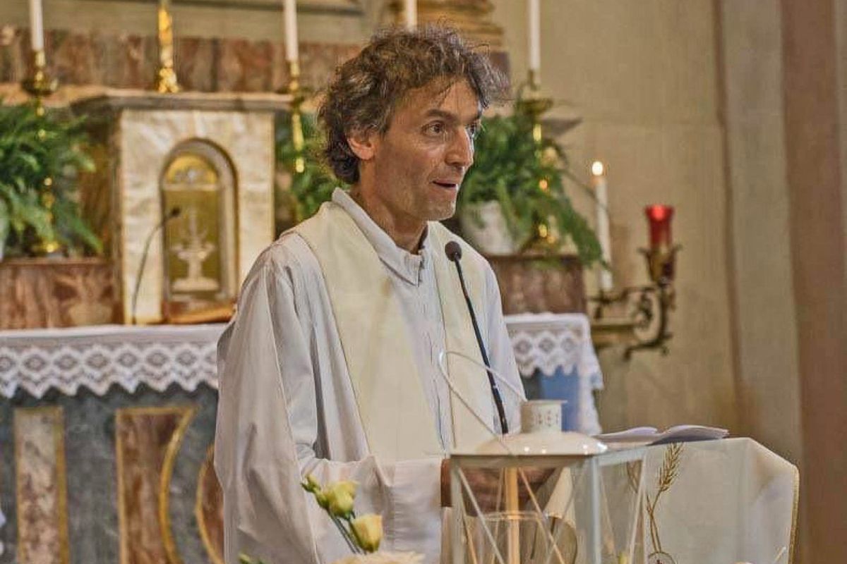 Immigrato ammazza un sacerdote a Como. La Caritas incolpa il resto degli abitanti