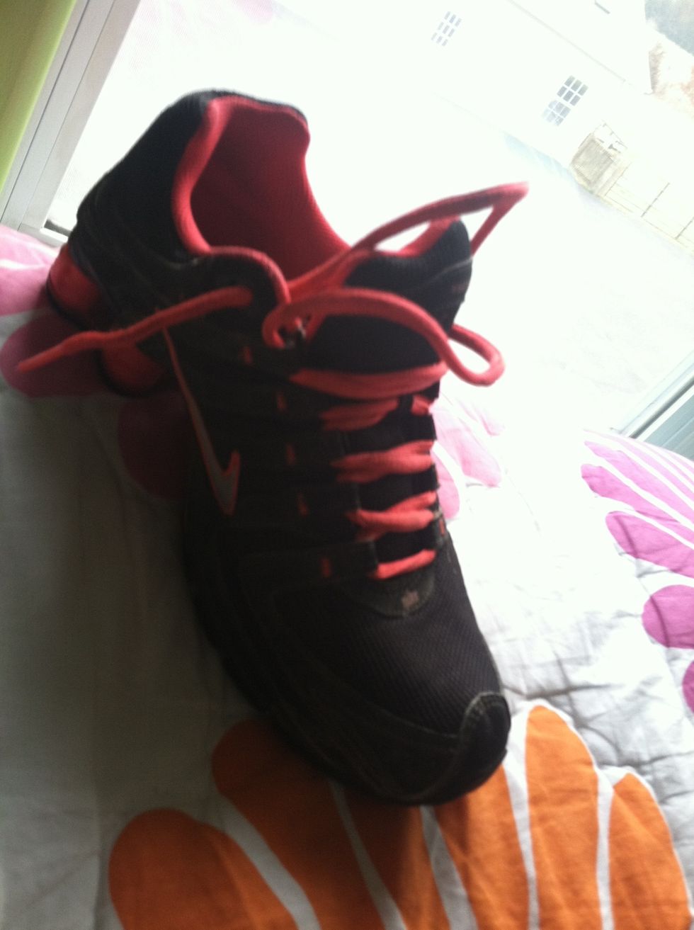 nike no shoelace shoes