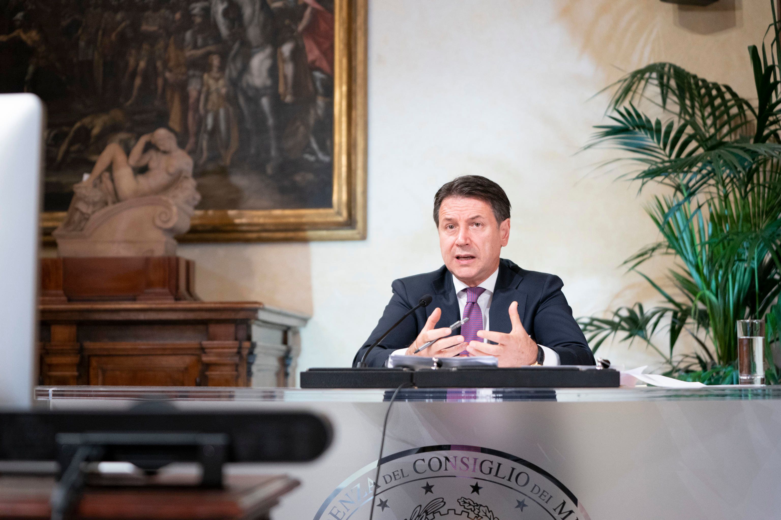 Ma Conte è distratto non vede e non sente