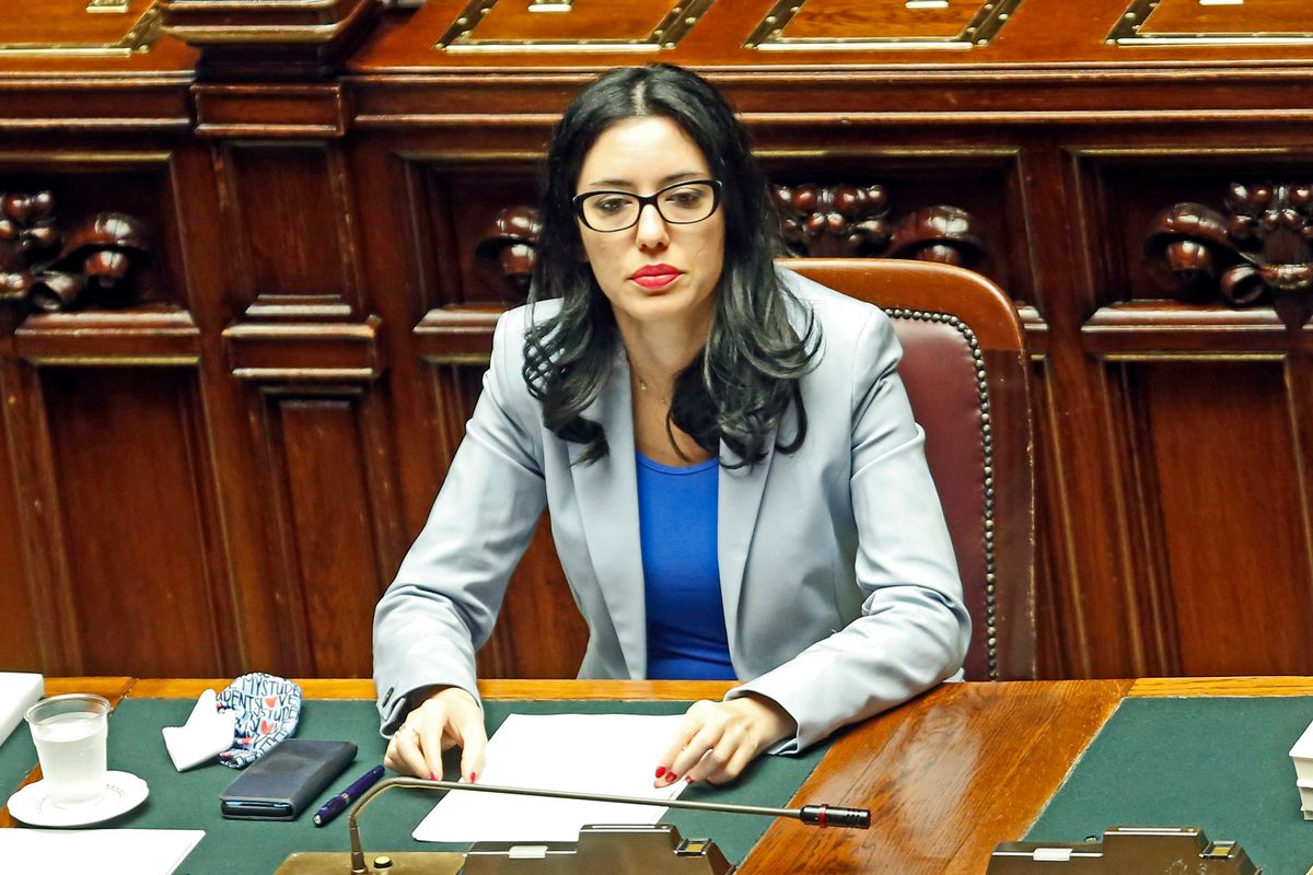 L’Azzolina tira dritto sul concorsone che adesso è inutile e fa imbestialire il Pd