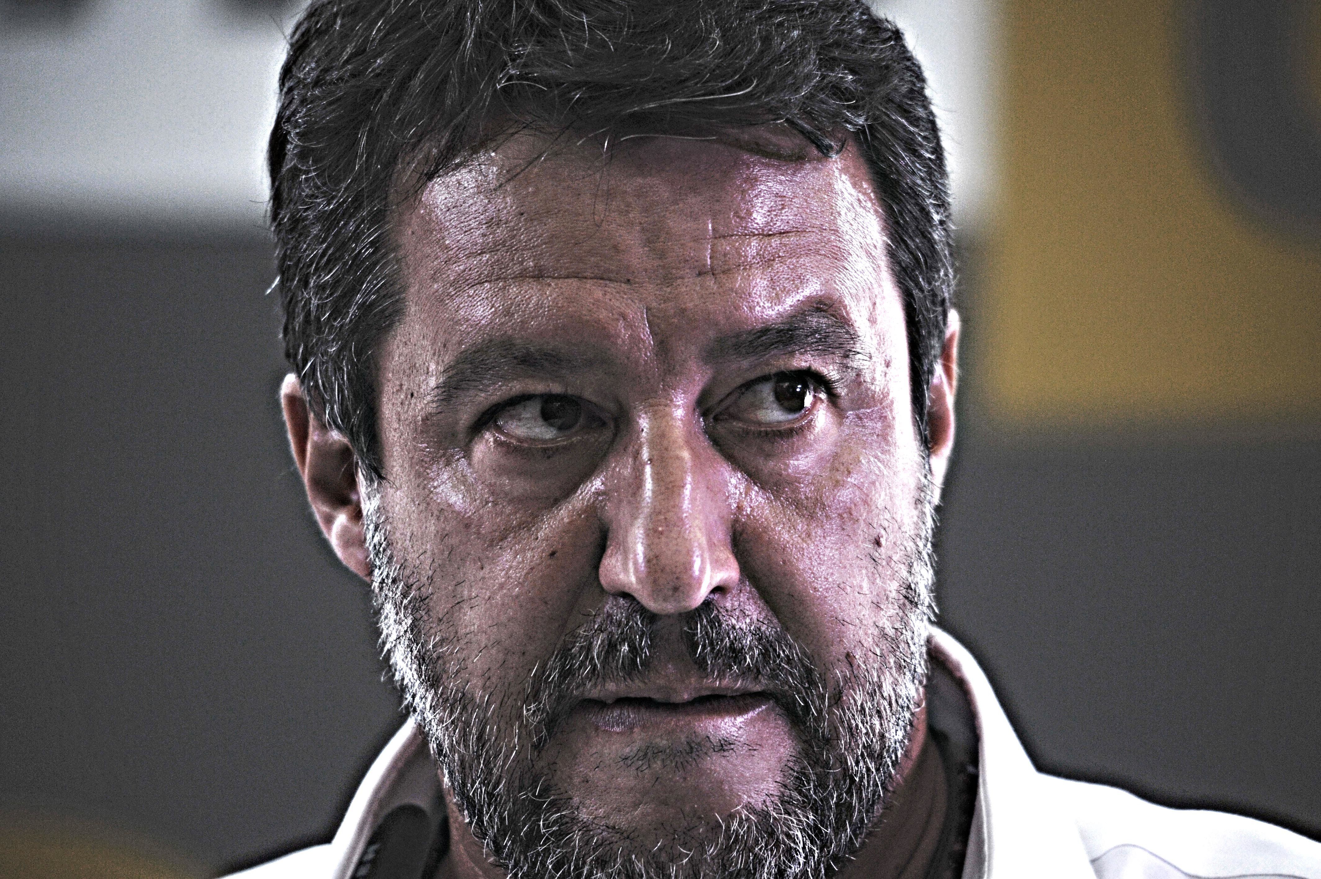 Comincia il processo contro Salvini. E il Regno Unito vara una flotta di Diciotti