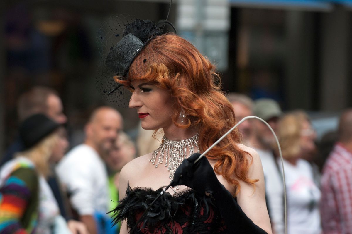 Farmaci gratis ai trans: paghiamo noi