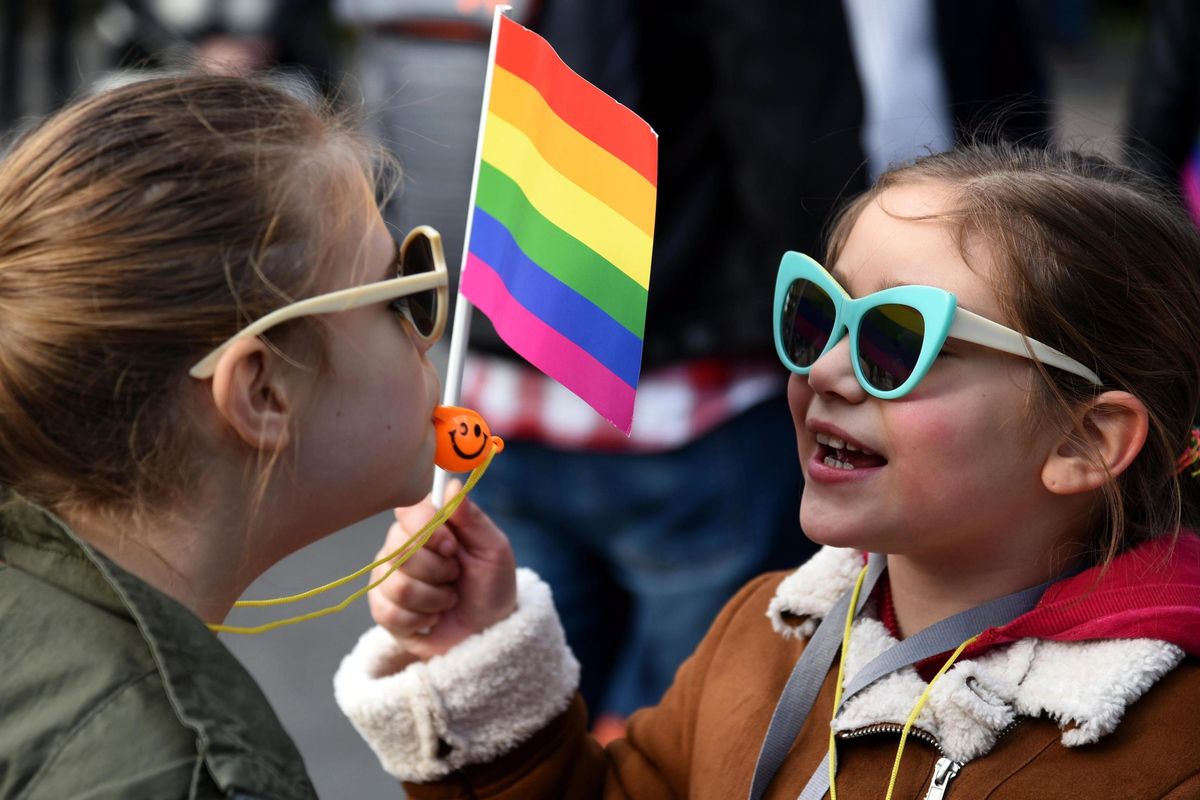 Il guru del gender usò i bambini come cavie