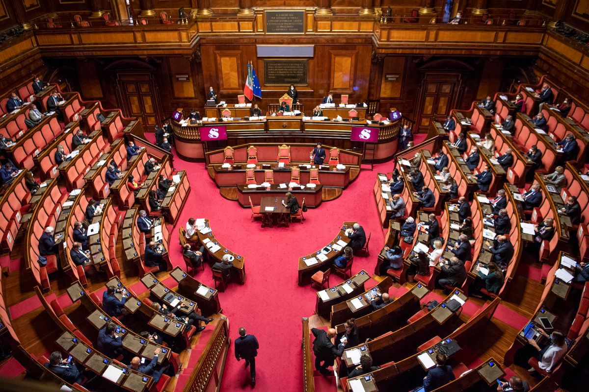 Duplice figuraccia a Montecitorio. E il decreto slitta di una settimana