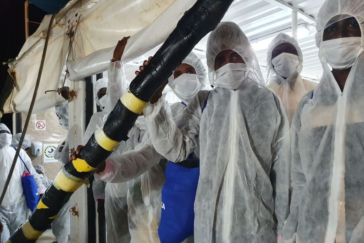 Rivolta nel centro per immigrati. Feriti tre poliziotti