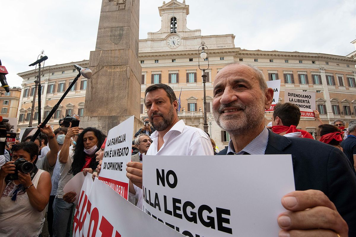 Scendono in piazza i contestatori della legge bavaglio