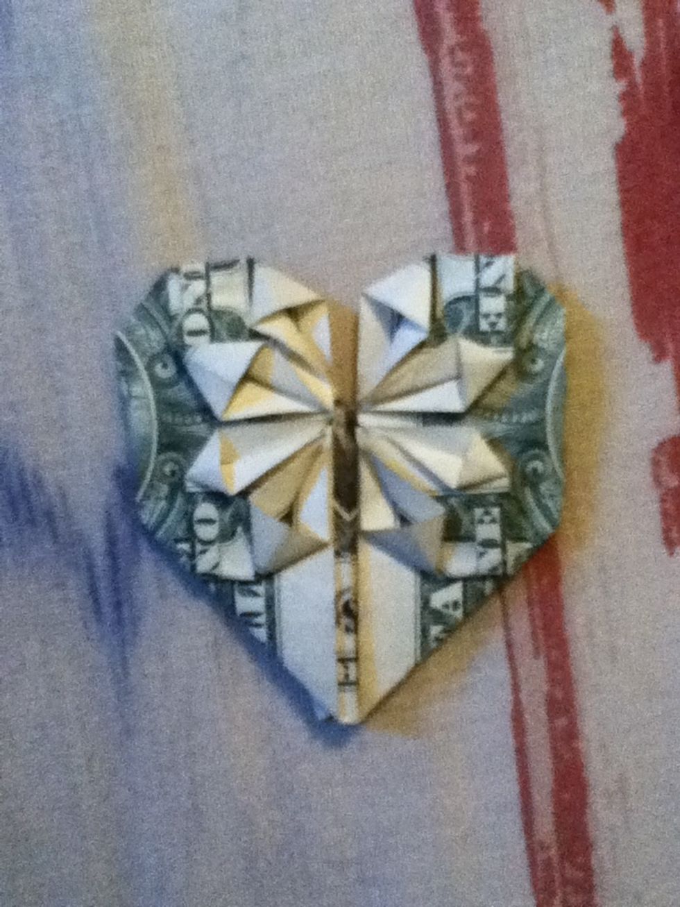 How to make a heart from a dollar - B+C Guides