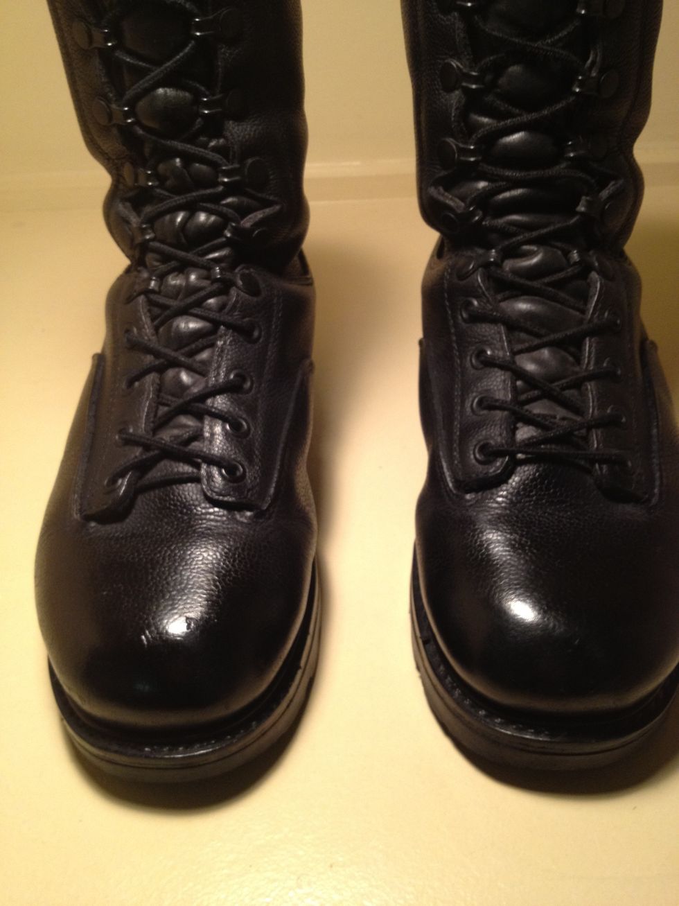 how to shine combat boots with kiwi
