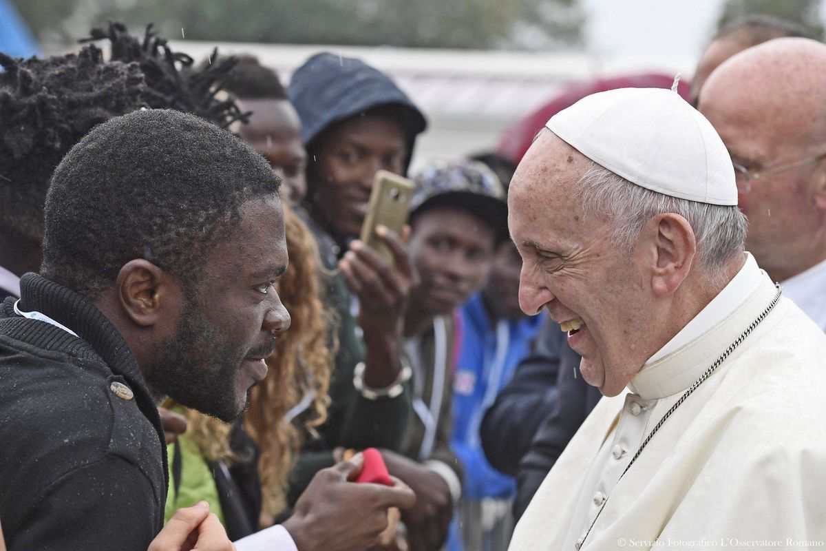 Ci è cascato anche il papa: «Non è pazzo, è clandestino»