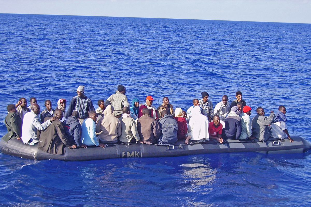 L’idea di tre generali: «Un cordone di navi a ridosso delle coste contro le partenze»