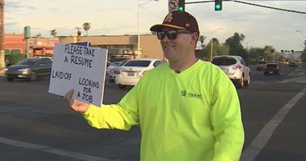 Laid off dad gets a new job after handing out hundreds of resumes to strangers on the street