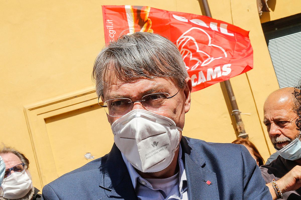 Sindacato di destra ottiene il primo contratto per i rider. Ma Cgil e Pd lo scomunicano