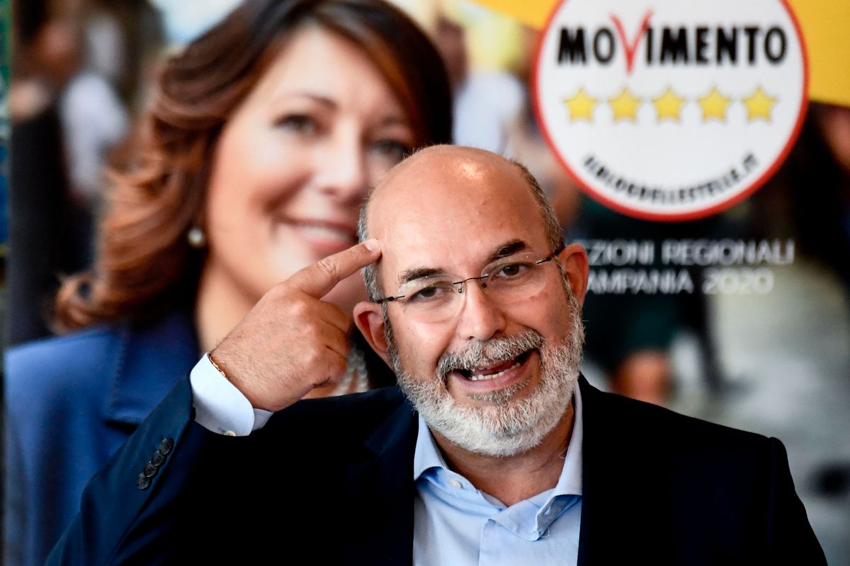 Nel disastro annunciato dei grillini Crimi cola a picco e Giggino risale