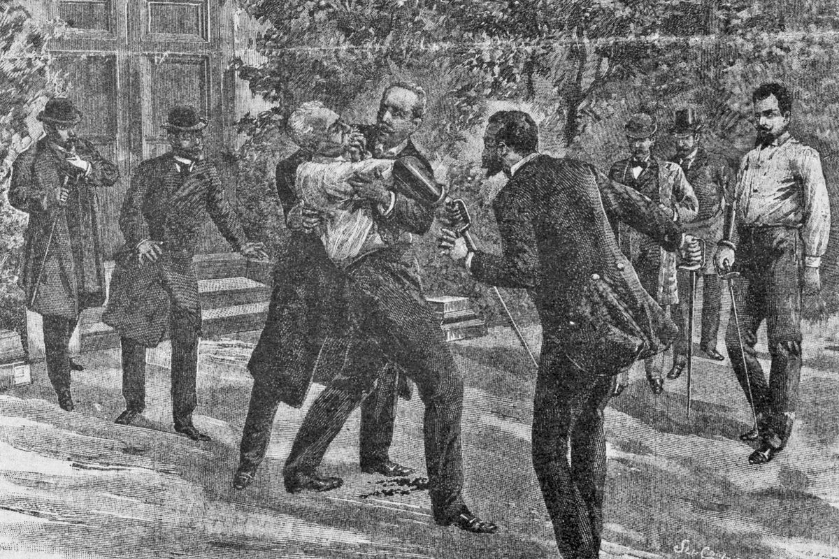 Chi di penna ferisce, spesso di spada perisce