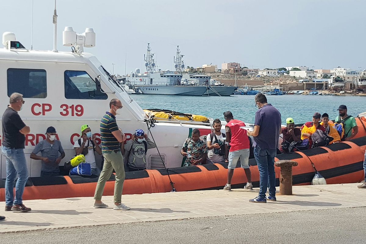 Lampedusa conciata peggio di prima per i rimpatri fasulli dei giallorossi