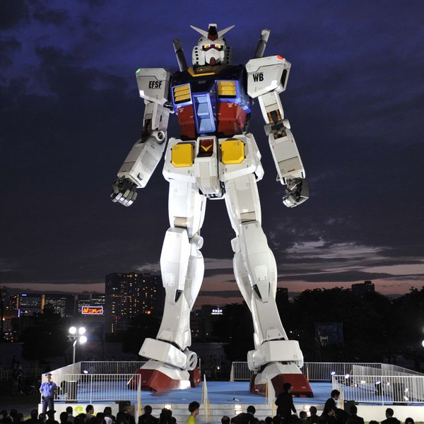 The Gundam Factory Shows Off Life Size Working Mech Paper