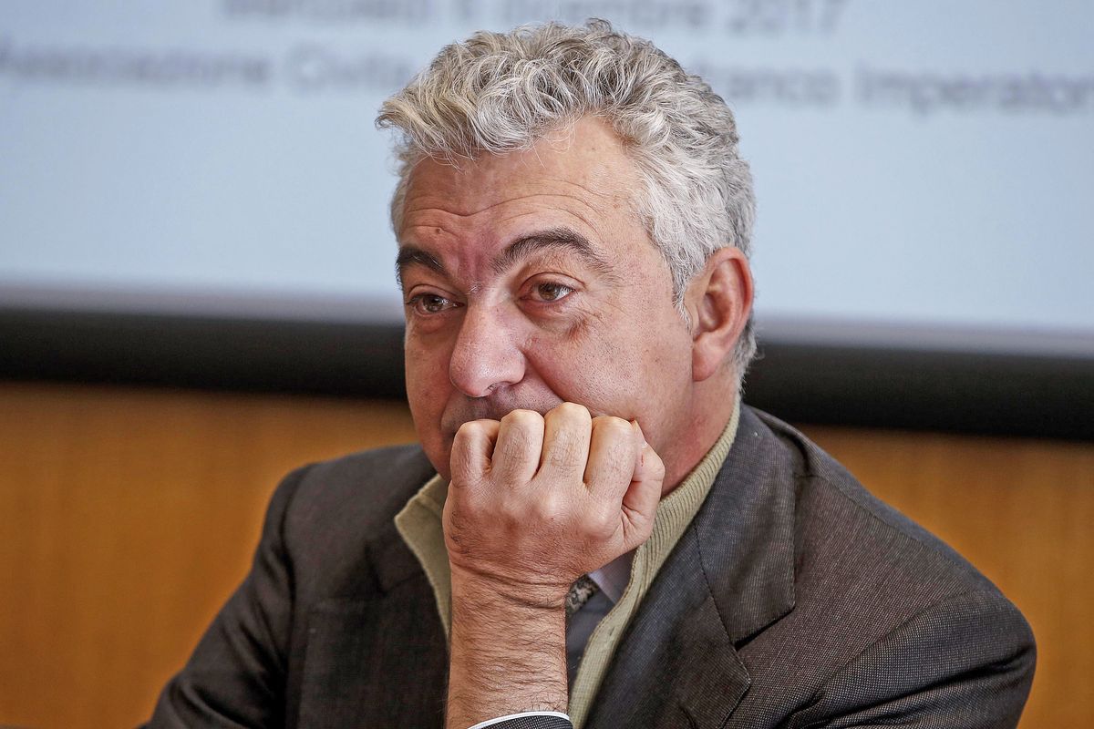 Banchi, la consegna col freno a mano
